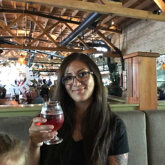 Meet your Posher, Crisselda - Picture 2 of 3